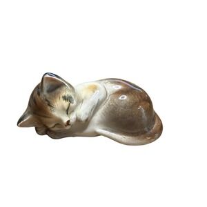 Sleeping Tabby Kitten Porcelain Figurine Japan vintage 2.5 inches